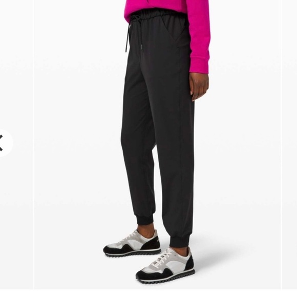 Lululemon Women’s Keep Moving Jogger in Black Size 8 streetwear athleisure - Picture 3 of 14